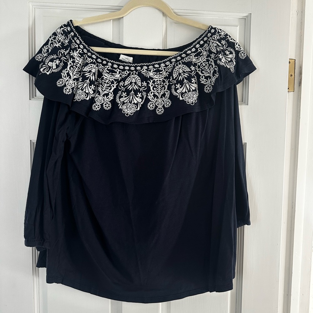 Beautiful J. Jill navy blue blouse. White detailed neck. Size 2X
